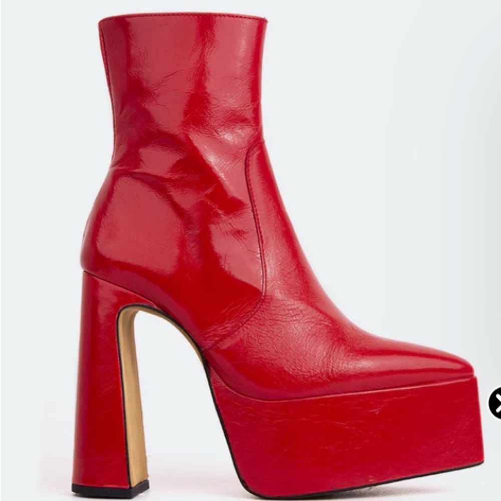 L'INTERVALLE Red Platform Boots with Chunky Heel